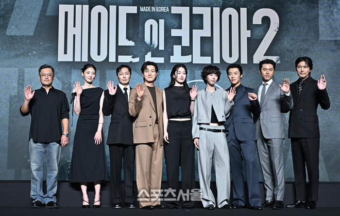 [포토] 인사하는 ‘메이드 인 코리아2’ 감독과 주역들