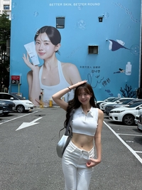 치어리더 김나연, 화이트룩으로 전한 싱그러운 일상 미소