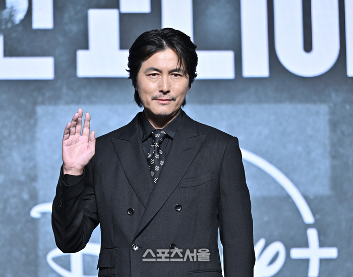 [포토] 손인사하는 정우성