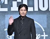 [포토] 손인사하는 정우성