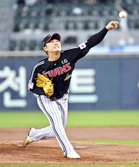 [포토]LG 김윤식, 힘차게!