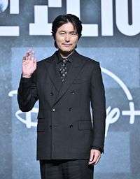 [포토] 정우성 ‘시크한 손인사’
