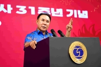 ‘글로벌 2.0’ 내건 BBQ…윤홍근 회장 “AI·자동화로 전 세계 공략”
