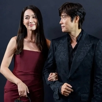 “안 자를게요” 이민정, 남편 이병헌 ‘크롭 굴욕’ 보도에 결국 투샷 박제