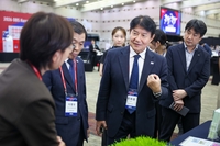 “경주로 조명 활용할 경량LED 투광, 동물용 헬스케어 서비스”…마사회, 코리아컵 연계 공동 마케팅 ‘국내 기술·제품 해외 판로 개척’