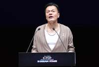 “일 끝나고 자기 돈 썼는데 뭘 잘못?”…박진영 美출장 ‘주의’에 누리꾼들 갸웃