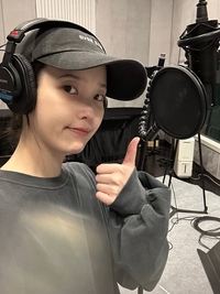 “노래할 때 컨디션 못 찾겠다”던 아이유…콘서트 취소 한달반 만에 신곡 낸다