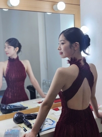 과감한 백리스 드레스에 시선 강탈...트와이스 다현, 영화제 수놓은 뒤태
