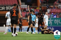 ‘발목 밟고 퇴장한 야고’ 울산, 수적 열세에도 제주 원정서 0-0 무승부