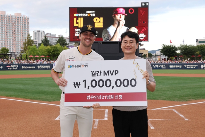 타이거즈는 따뜻하고, 기특하고…KIA 네일·이의리·박재현, 8월 MVP 선정