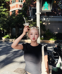 커피로 더위 식히는 중”…초아, 상하이서 포착된 뜻밖의 근황