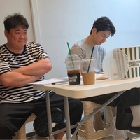 홍경민, 직접 쓴 연극으로 대학로 출격…‘너를 들고 간다’에 담은 30년 무대 내공