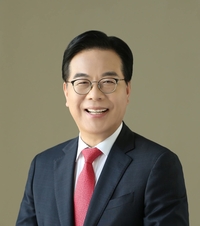 카드론 막자 50대 이상 더 짧고 비싼 빚으로…현금서비스 잔액 63% 차지