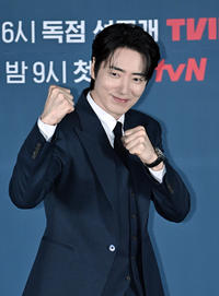 [포토]이준혁, ‘로또 1등도 출근합니다’ 파이팅