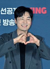 [포토]하트 만들어 보이는 서현우