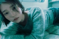 ‘단발 싹둑’ 아이유, 1년 동안 조용했던 이유… 신곡으로 이미지 변신?