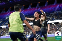 논두렁 잔디도 문제 없다! ‘심상민 다이빙 헤더 결승포’ 울산, 선두 서울 1-0 제압 ‘2위 탈환’ [SS현장리뷰]