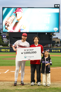 ‘8월 ERA 1.44’ KIA 올러, 다시웃는치과의원 월간 MVP 선정