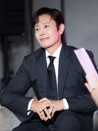 세월 비껴간 완벽한 수트핏...이병헌이 전한 근황