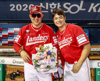 “후반기부터 랜더스 야구”…이숭용 감독의 통산 200승의 영광을 선수단에 ‘쓱’ 돌립니다! [SS문학in]