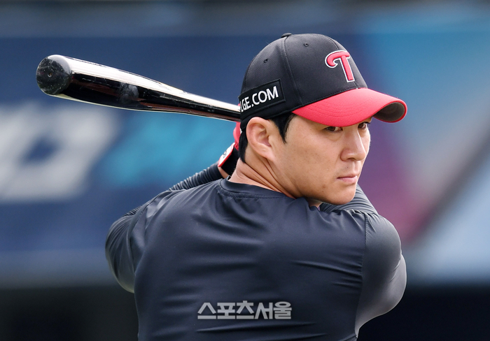 내 홈런이 누군가를 살린다면…LG 오지환, ‘자살예방의 날’ 보건복지부장관 표창 수상