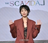 ‘스캔들’ 나나, 츤데레 매력 뿜뿜…손예진 무심하게 챙긴 ‘매너 손’