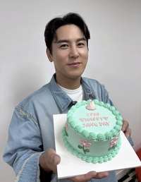 “오늘 생일” 장민호, 퇴근길 ‘깜짝’ 파티