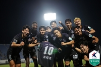 빛바랜 ‘프리조 위한 세리머니’ 박건하 감독 퇴장 수원FC, ‘이준호 퇴장’ 천안과 1-1 무승부…12경기 무패[현장리뷰]