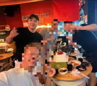술병 실랑이뒤 같은 테이블서 미소…승리 ‘당일추정 사진’, 특수폭행 수사 변수되나
