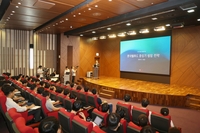 상반기 해외 매출 23% ‘쑥’…롯데웰푸드, 스트레이 키즈 품은 ‘빼빼로’로 글로벌 정조준 [SS포커스]