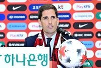 [포토]대표팀 운영 계획 밝히는 로베르트 모레노 감독