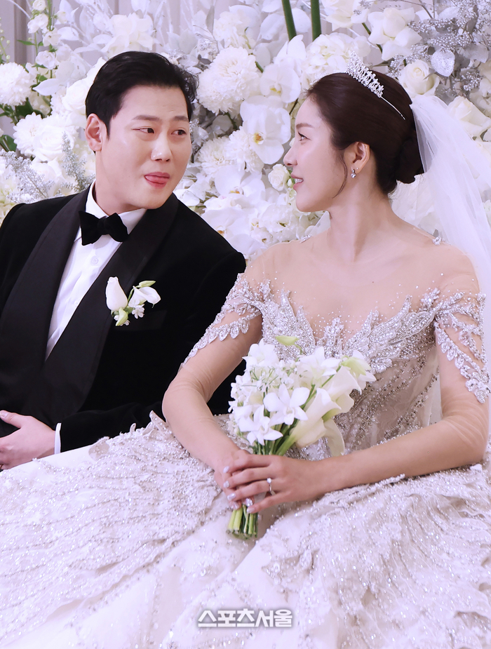 “해명이 더 웃겨”… 한화 김연정, 남편 KIA 하주석 2루타에 ‘함박 웃음’ 해명