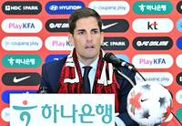 [포토]대표팀 운영 계획 밝히는 모레노 임시감독