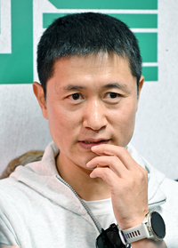 AG 마이크 잡는 이영표 “이민성호 압박감? 잘 이용하면 좋은 동기부여…최고의 전력 구축했다”