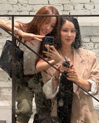 “첫 만남에 만취” 효민·고소영, 17살 차 의외의 절친…“김치도 보내주는 언니”