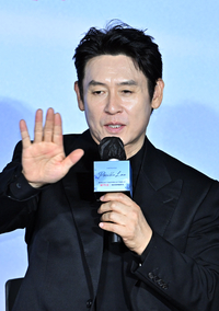 [포토]취재진의 질문에 답하는 설경구