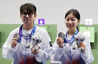 연맹 ‘지원 사격’ 하루만 혼성 단체 ‘銀’…‘반박 듀오’ 반효진·박하준, 동반 ‘멀티메달’로 개인전 아쉬움 털어냈다[SS나고야in]