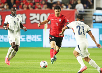 손흥민 환상FK 뒤엔 김민재가 있었다…“직접 때리라고 했는데 너무 잘 찼다” [현장 인터뷰]
