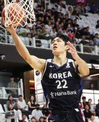 金 땄는데 얼굴이 더 난리…204㎝ 여준석 “서강준 보여”→영어까지 술술