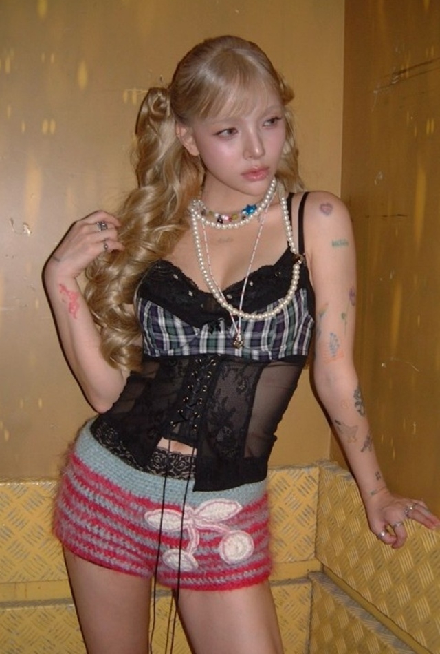 권민아 SNS, 과거 괴롭힘과 약물 문제 논란