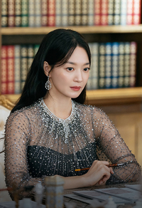 “와~~”…‘김우빈♥’ 신민아, 압도적 황후 자태 장착