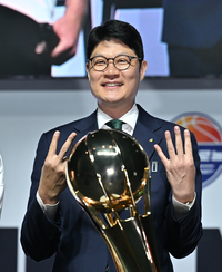 [포토] 이규섭 감독 ‘깜찍한 포즈’