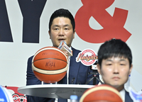 [포토] 답변하는 SK 전희철 감독