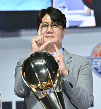 [포토] 포즈 취하는 소노 손창환 감독