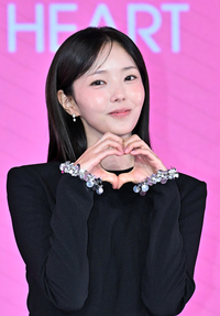 [포토]하트 만들어 보이는 채수빈, 사랑스럽게!