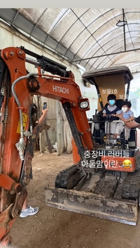 “작품 중단 6년 차”…‘이젠 아둘 아빠’ 에릭, 포착된 곳 이곳
