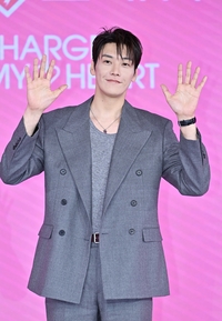 [포토]김영광, ‘나를 충전해줘’로 인사 드려요!