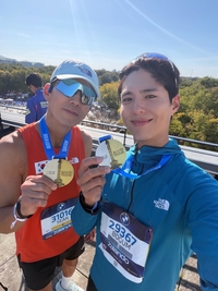 박보검, 베를린마라톤 완주 ...“지치지 않는 열정”