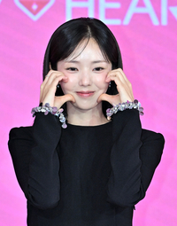 [포토]채수빈, 깜짝 볼 하트