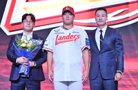 [공식] ‘같이 가요 청라’ 1R 이윤성 2.5억 도장 쾅! SSG, 신인 11명 전원 계약 완료…“빠른 시일 내 좋은 모습 보여드리겠다”